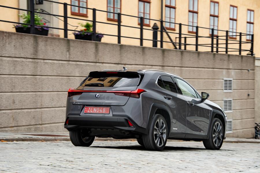  Lexus UX250h 2018 года  (WW) (фото 10 из 40)